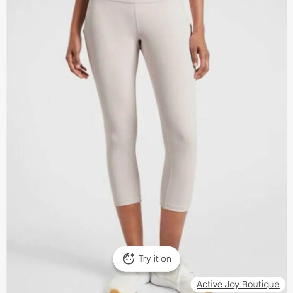 ATHLETA Ultimate Stash Pocket Capri, Veil